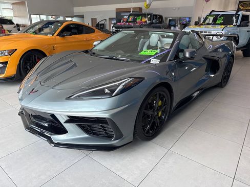 Used 2023 Chevrolet Corvette Stingray Premium Conv w/ Z51 Performance Package RWD image 3