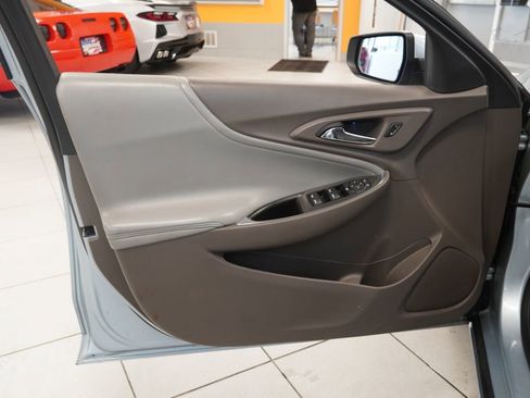 Used 2017 Chevrolet Malibu LT w/ Leather Package image 5