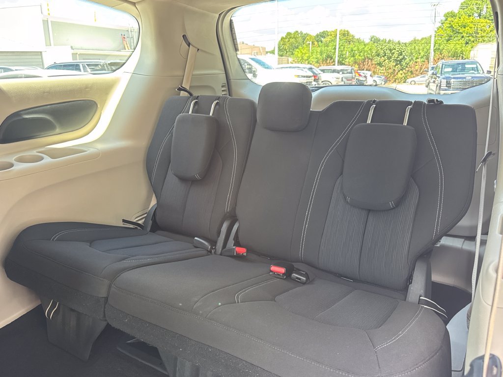 Used 2023 Chrysler Voyager LX FWD image 12