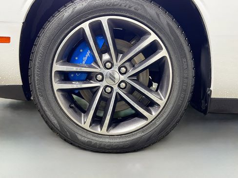 Used 2019 Dodge Challenger SXT image 14