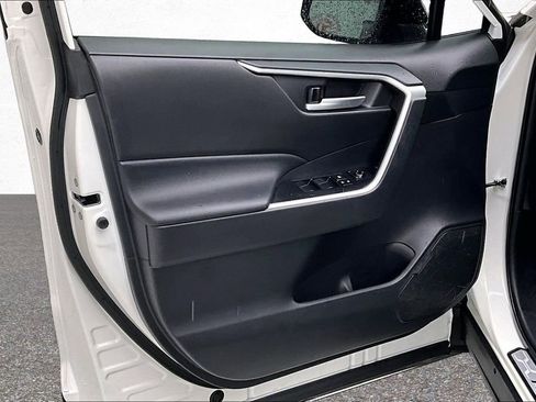 Certified 2021 Toyota RAV4 XLE FWD image 22