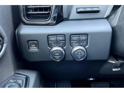 Used 2024 GMC Sierra 2500 AT4 w/ AT4 Premium Plus Package image 16