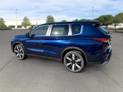New 2025 Mitsubishi Outlander SE image 5
