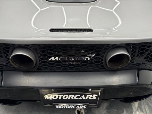 Used 2023 McLaren Artura RWD image 17