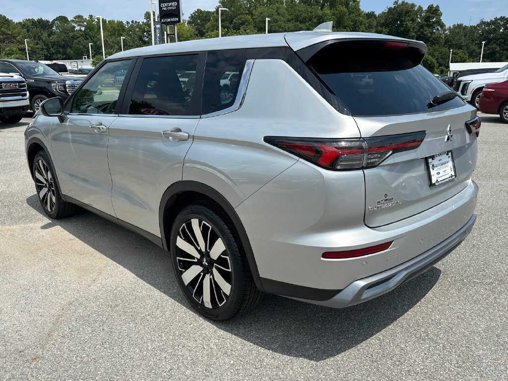 Used 2025 Mitsubishi Outlander SE AWD/4WD image 5