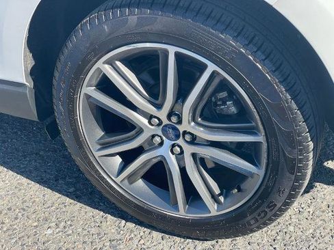 Used 2022 Ford Edge Titanium image 24