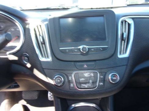 Used 2017 Chevrolet Malibu LT image 12