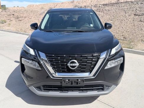 Used 2023 Nissan Rogue SV image 2