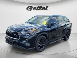 Used 2022 Toyota Highlander XLE AWD/4WD video 1