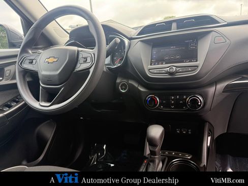 Used 2023 Chevrolet TrailBlazer LT AWD/4WD image 30