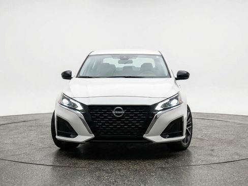 Used 2025 Nissan Altima 2.5 SV image 2