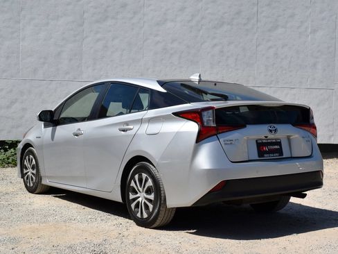 Used 2021 Toyota Prius XLE AWD/4WD image 2