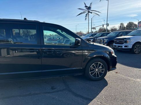 Used 2018 Dodge Grand Caravan GT image 4
