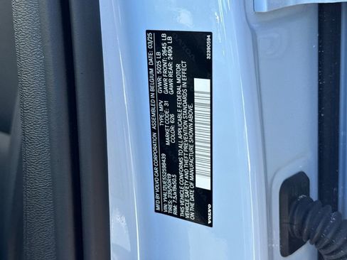 Certified 2025 Volvo XC40 B5 Plus image 28