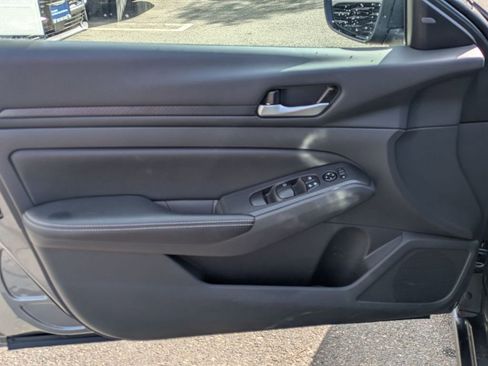 Used 2025 Nissan Altima 2.5 SV image 11