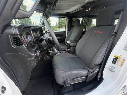 Used 2025 Jeep Wrangler Unlimited Rubicon AWD/4WD image 35