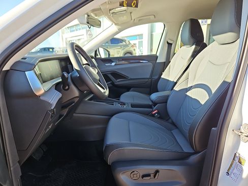 New 2026 Volkswagen Tiguan SE image 11