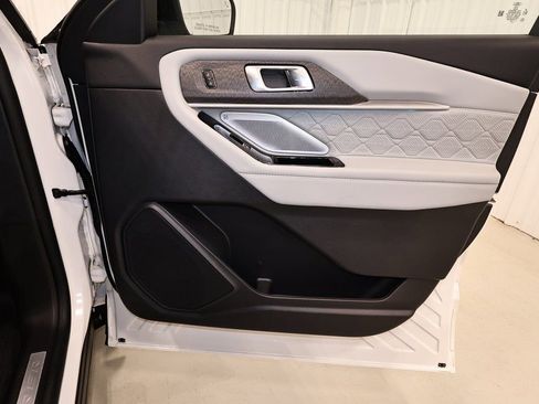 Certified 2025 Ford Explorer Platinum w/ Ultimate Package image 24