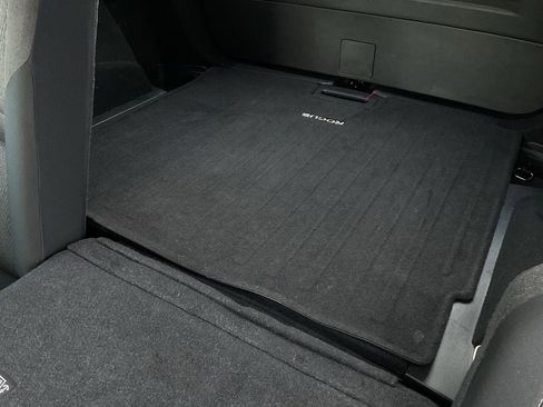 Used 2025 Nissan Rogue SV image 17