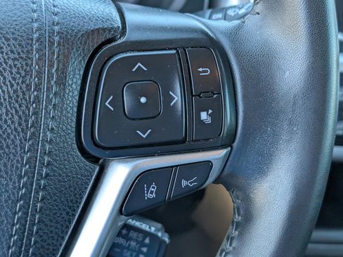 Used 2019 Toyota Highlander SE image 21