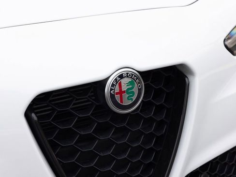 Used 2023 Alfa Romeo Giulia Veloce image 17