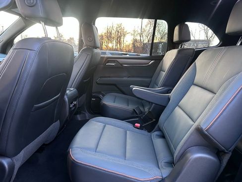 Used 2024 GMC Acadia AT4 image 19