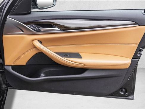 Used 2017 BMW 530i xDrive image 30