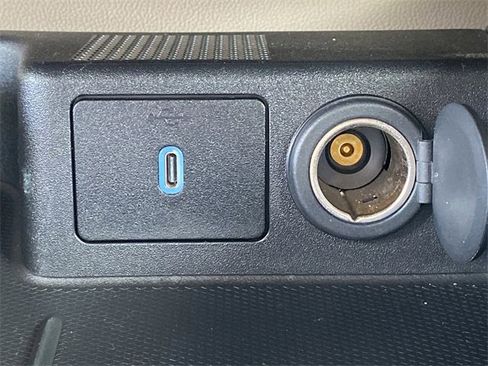 Used 2020 Ford Escape Titanium image 21