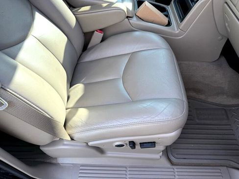 Used 2005 GMC Sierra 3500 SLT w/ Heavy-Duty Power Package image 48