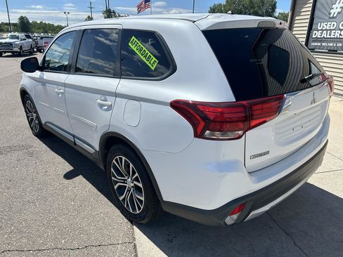 Used 2016 Mitsubishi Outlander SEL AWD/4WD image 7