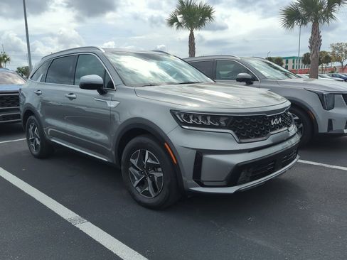 Certified 2023 Kia Sorento EX image 1