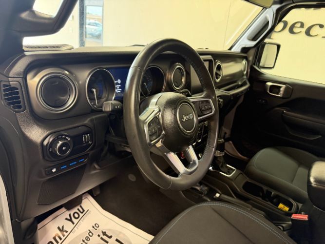 Used 2023 Jeep Wrangler Unlimited Rubicon 4xe w/ Cold Weather Group AWD/4WD image 13