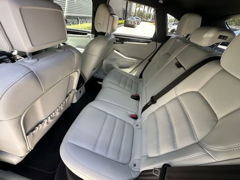 Certified 2023 Porsche Macan AWD/4WD image 37