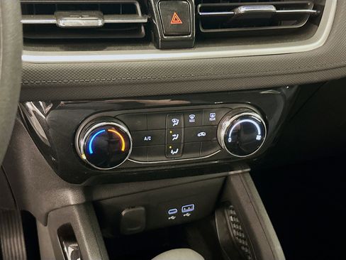 Used 2025 Chevrolet TrailBlazer LT image 23