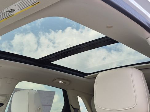 Certified 2023 Cadillac XT5 Premium Luxury w/ LPO, Floor Liner Package AWD/4WD image 17