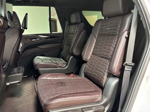 Used 2023 Cadillac Escalade Premium Luxury Platinum AWD/4WD image 29