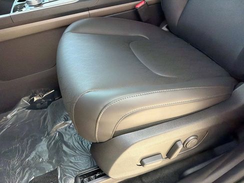 New 2026 Kia Carnival EX image 16