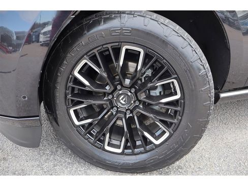 Used 2019 Ford Expedition Max Platinum image 11