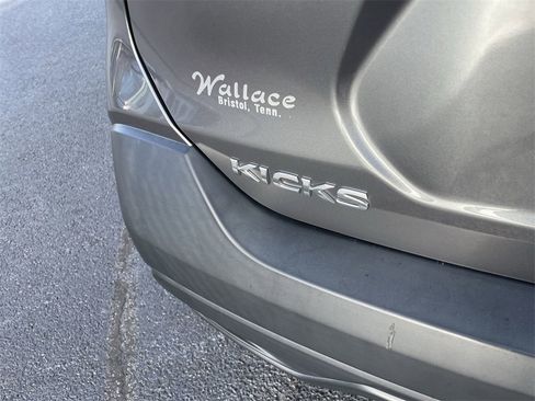 Used 2019 Nissan Kicks SV image 7