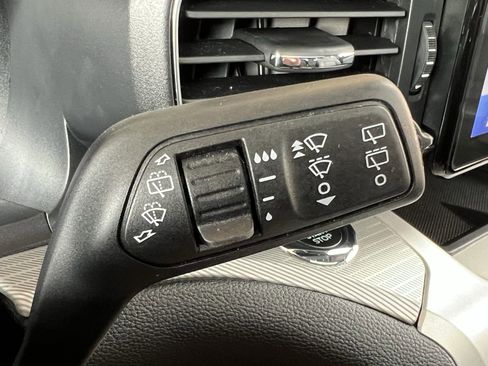 Used 2021 Ford Explorer XLT w/ Equipment Group 202A AWD/4WD image 37