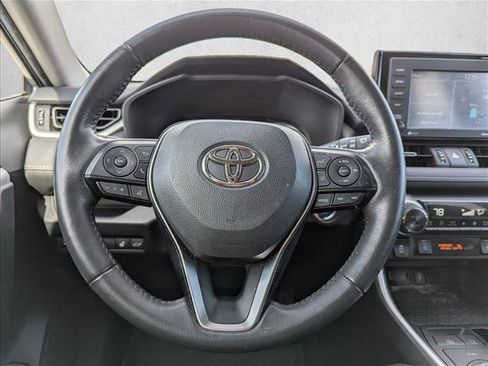 Used 2021 Toyota RAV4 XLE Premium image 15
