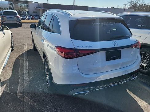 Used 2025 Mercedes-Benz GLC 300 4MATIC image 8