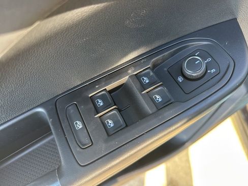 New 2026 Volkswagen Taos SE image 11