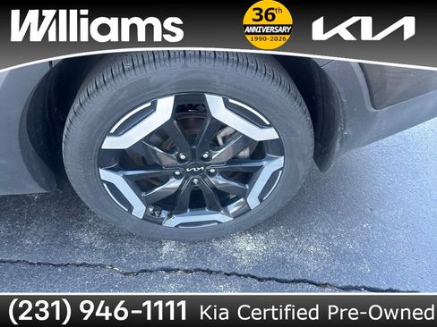 Used 2024 Kia Telluride EX w/ EX Captain's Chair Package AWD/4WD image 11