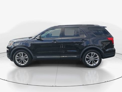 Used 2019 Ford Explorer XLT w/ Equipment Group 201A image 4