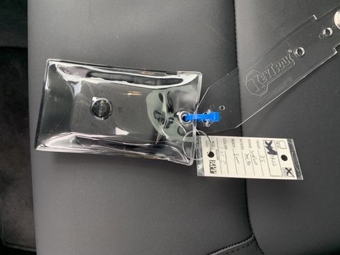 Used 2025 Volvo XC90 B6 Plus image 37