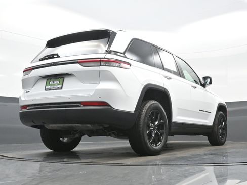 Used 2024 Jeep Grand Cherokee Altitude image 29
