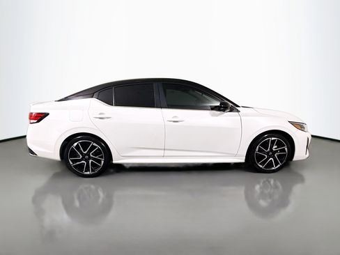Used 2024 Nissan Sentra SR w/ SR Premium Package FWD image 11