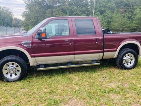 Used 2010 Ford F250 Lariat image 2