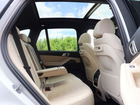 Used 2022 BMW X5 xDrive45e AWD/4WD image 17